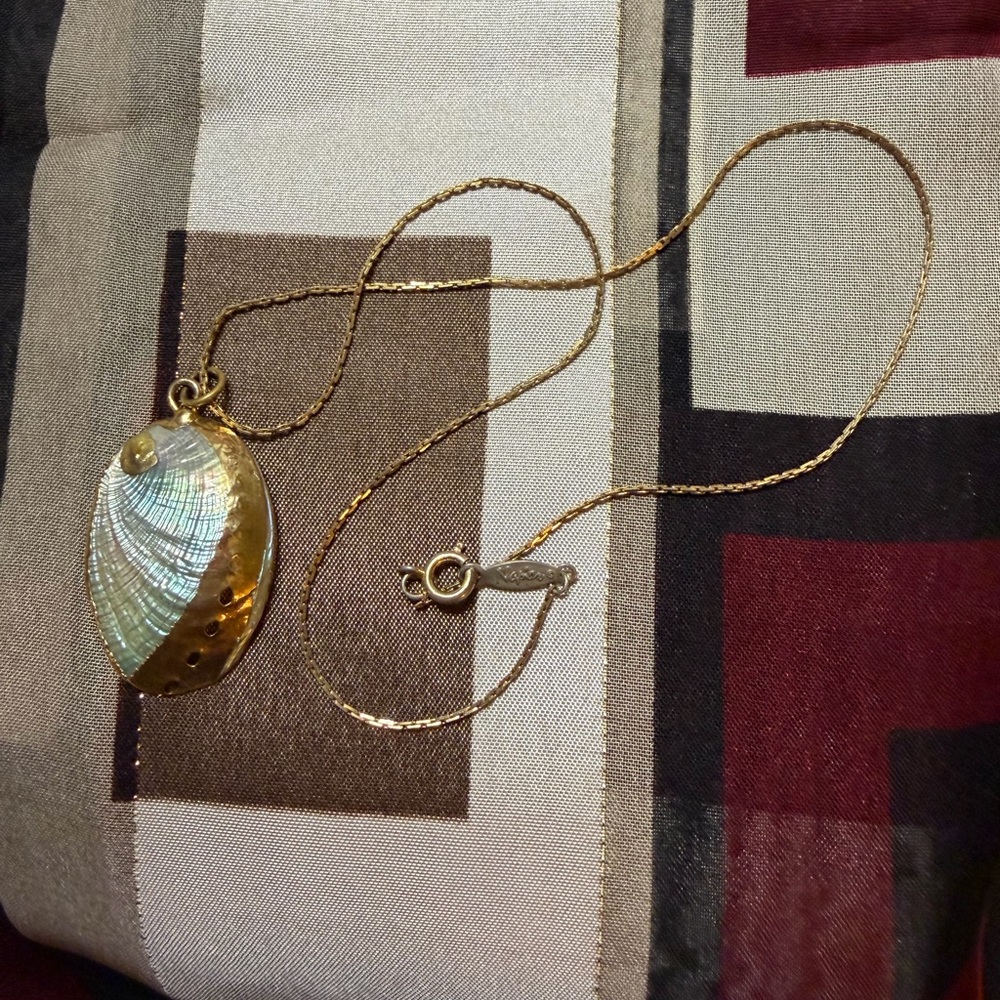 Napier Elegant Gold and Iridescent Shell Pendant Necklace.BEAUTIFUL! Make offer!